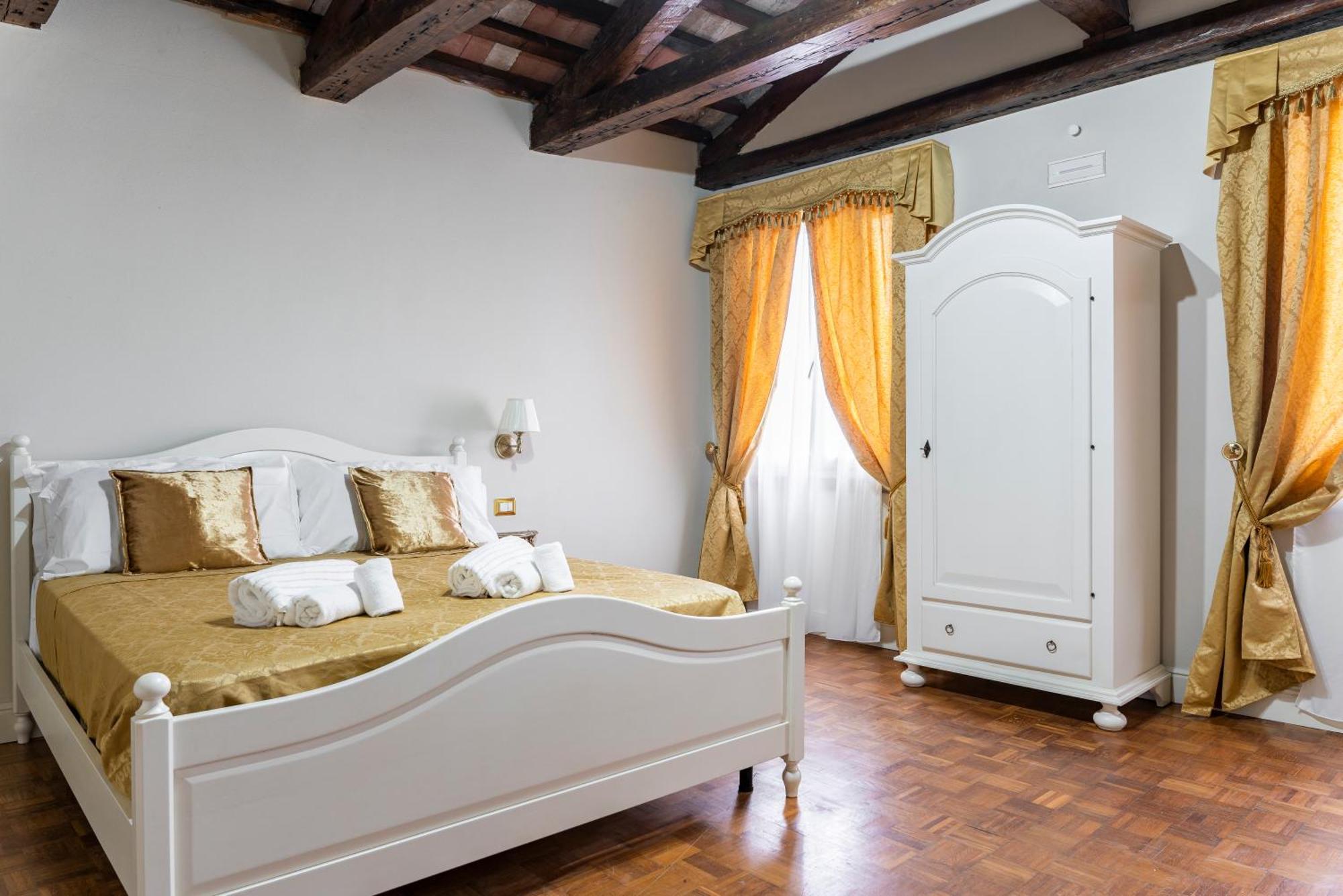 Palazzo Titti Rialto Suites Венеция Екстериор снимка