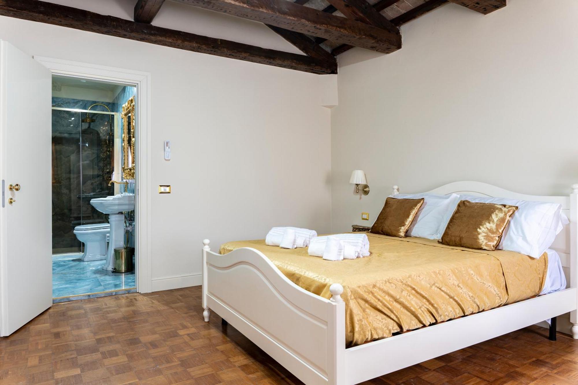 Palazzo Titti Rialto Suites Венеция Екстериор снимка