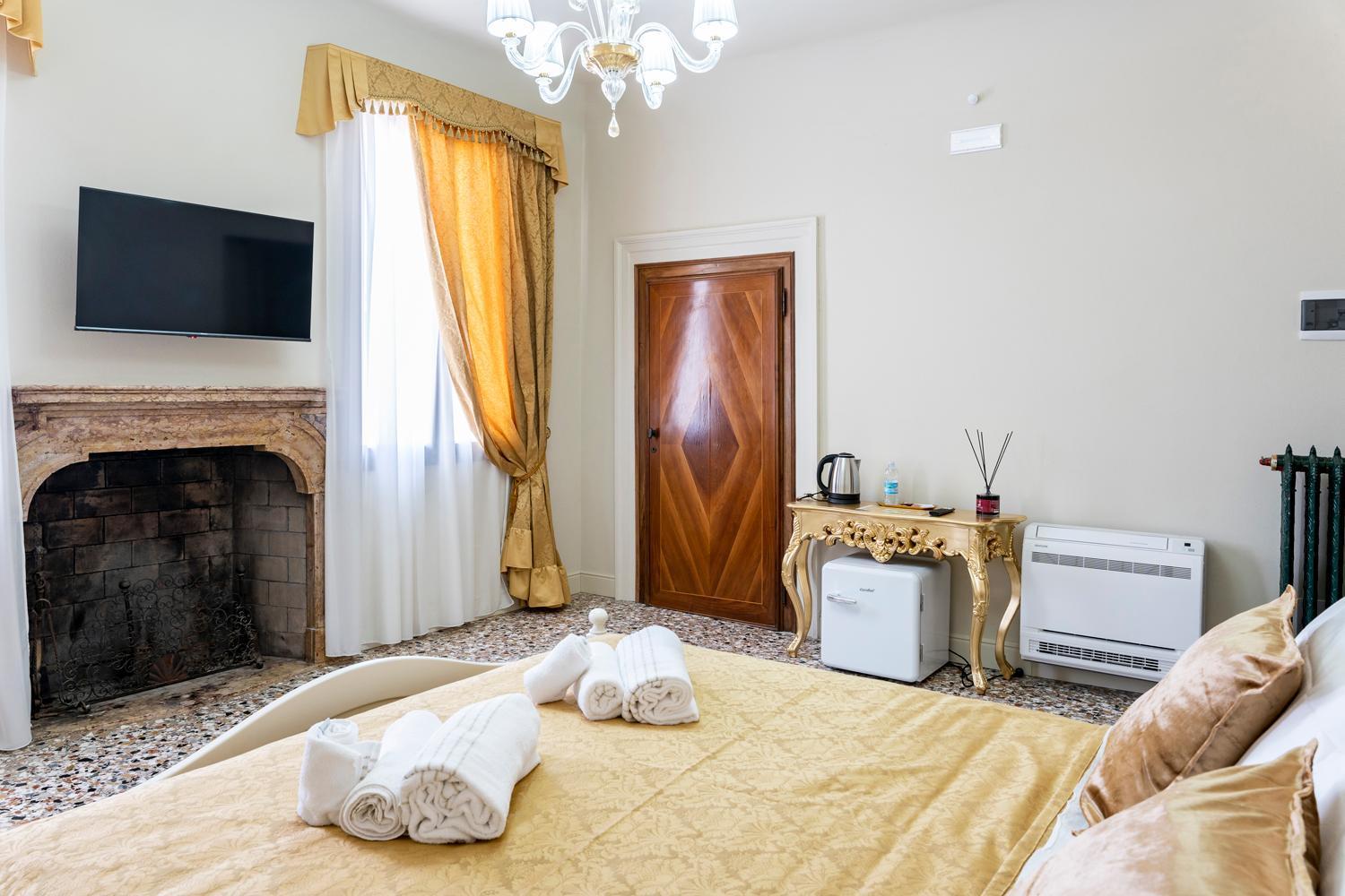 Palazzo Titti Rialto Suites Венеция Екстериор снимка