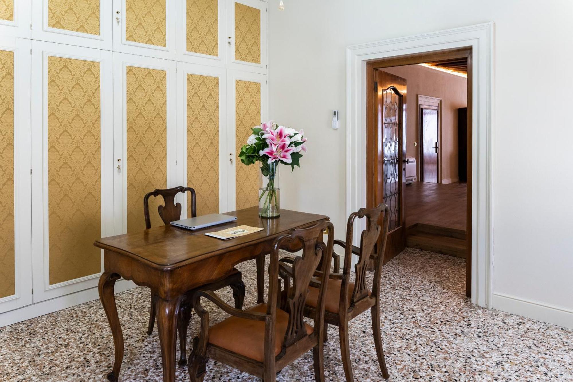 Palazzo Titti Rialto Suites Венеция Екстериор снимка