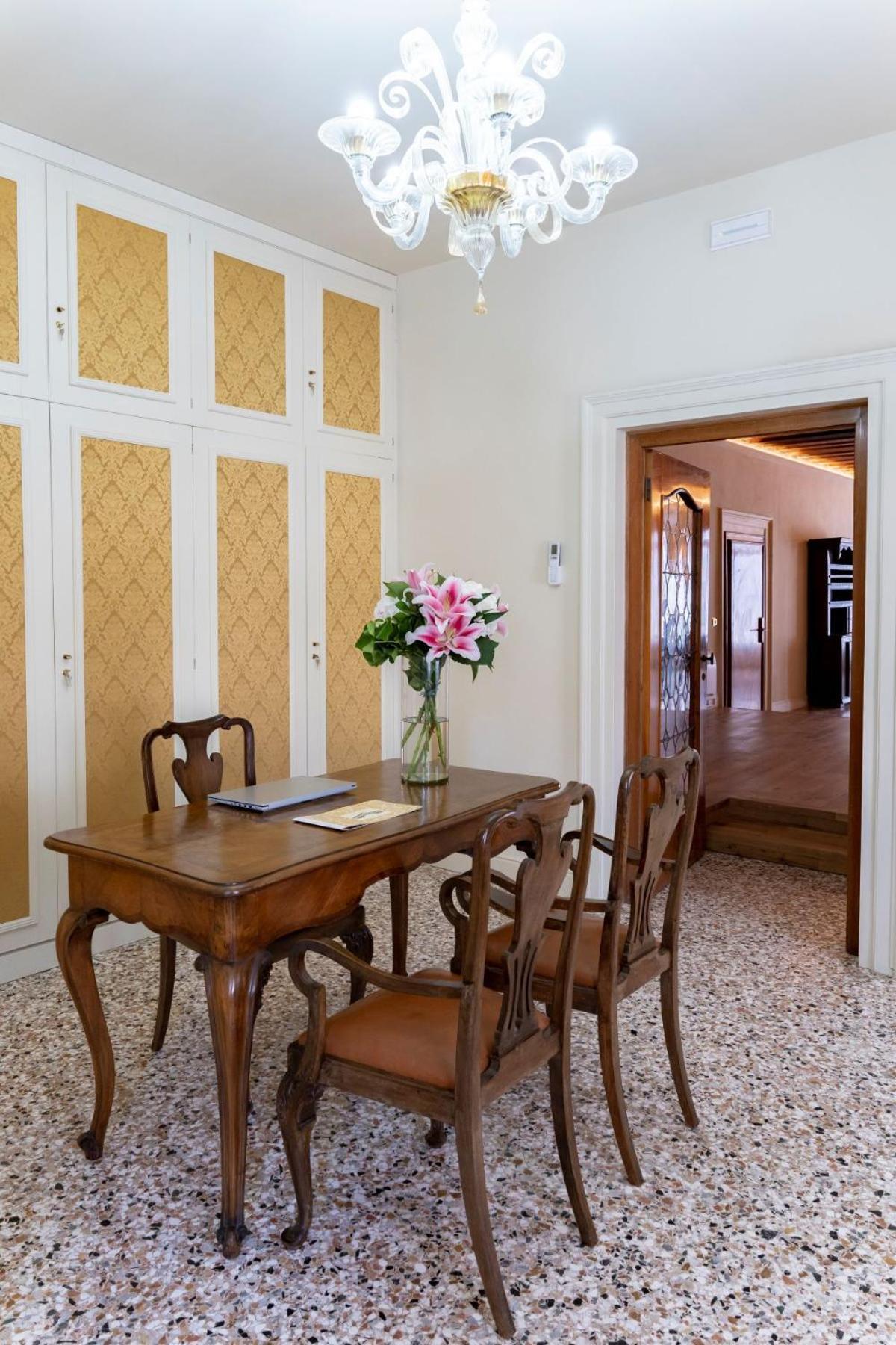 Palazzo Titti Rialto Suites Венеция Екстериор снимка