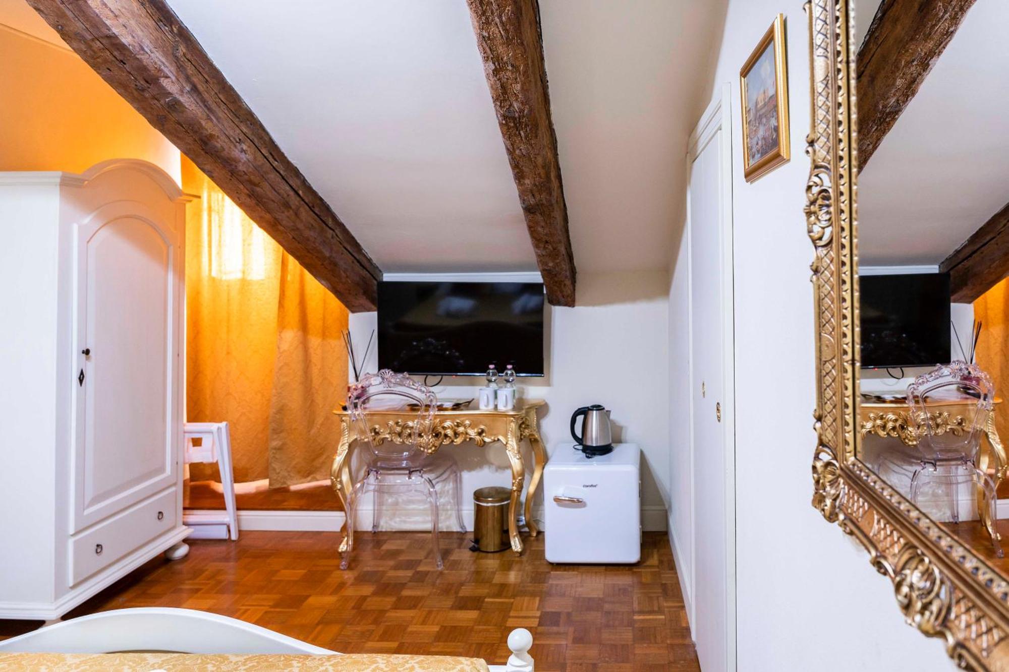 Palazzo Titti Rialto Suites Венеция Екстериор снимка