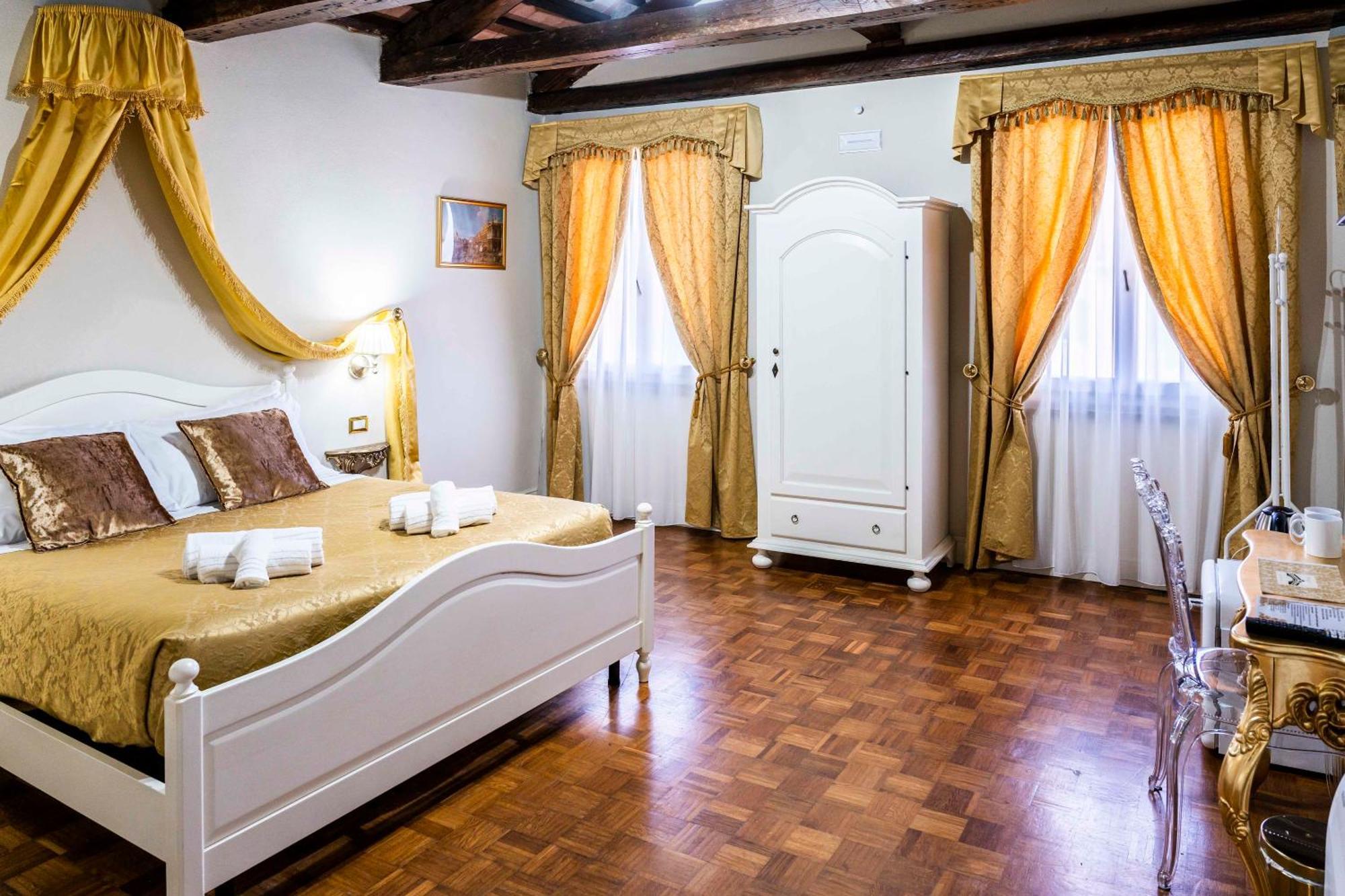 Palazzo Titti Rialto Suites Венеция Екстериор снимка