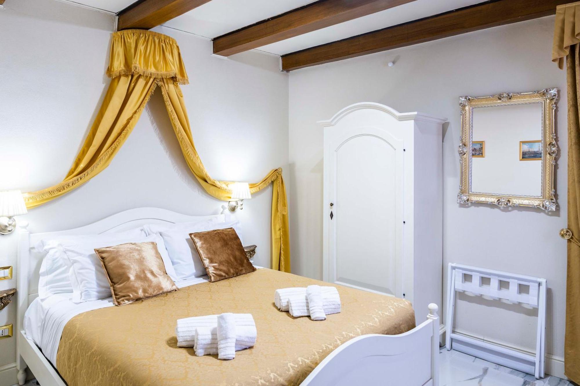 Palazzo Titti Rialto Suites Венеция Екстериор снимка