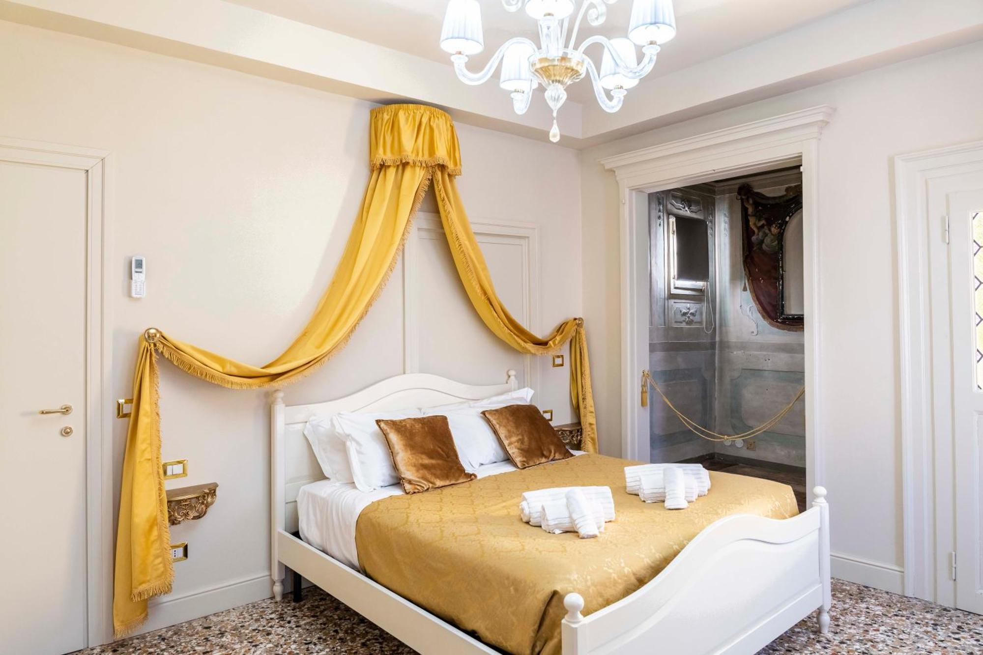 Palazzo Titti Rialto Suites Венеция Екстериор снимка