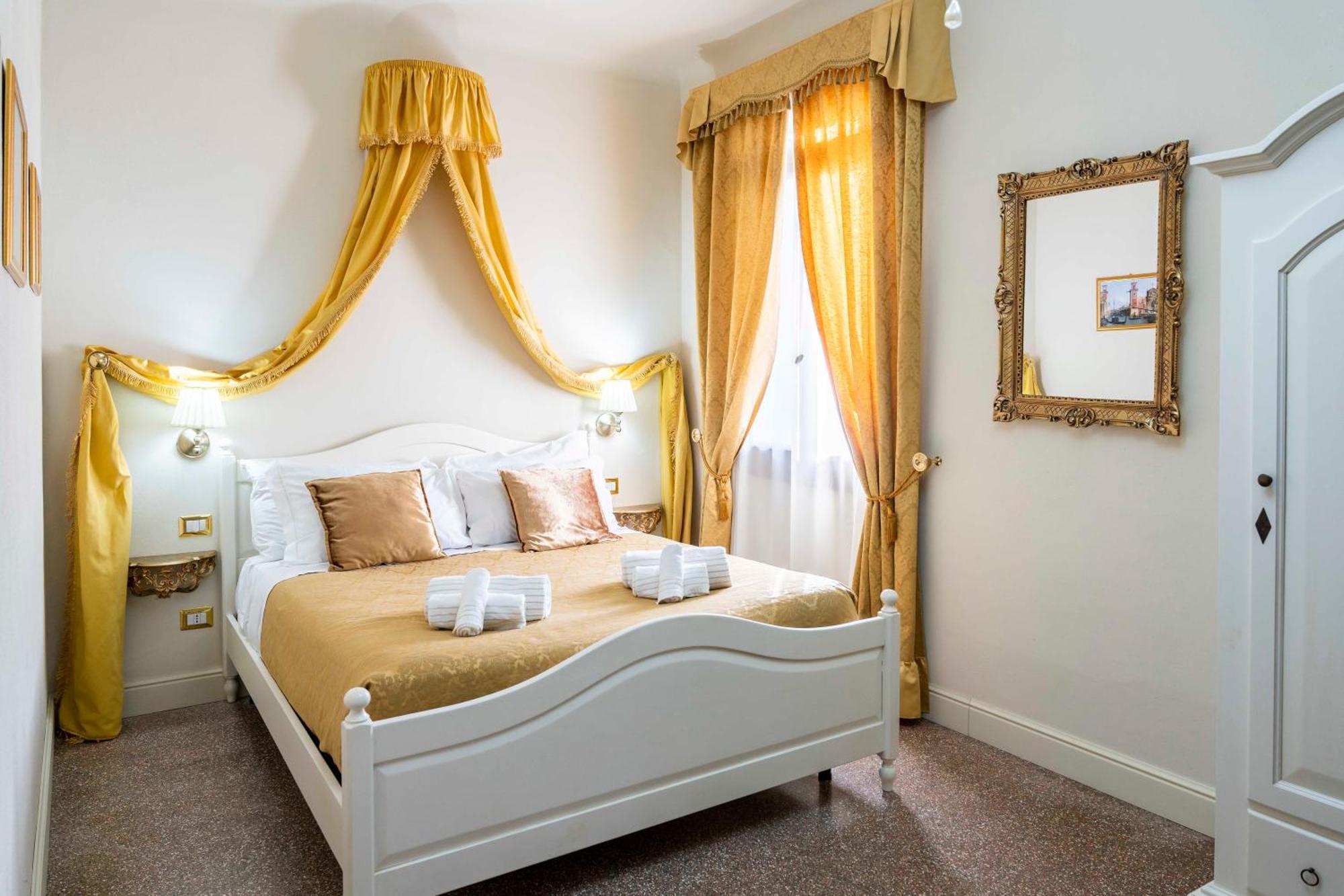 Palazzo Titti Rialto Suites Венеция Екстериор снимка